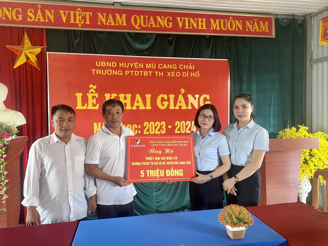 PJICO Yên Bái tổ chức thăm, tặng quà động viên các Giáo viên, học sinh các trường học tại huyện Mù Cang Chải, tỉnh Yên Bái.