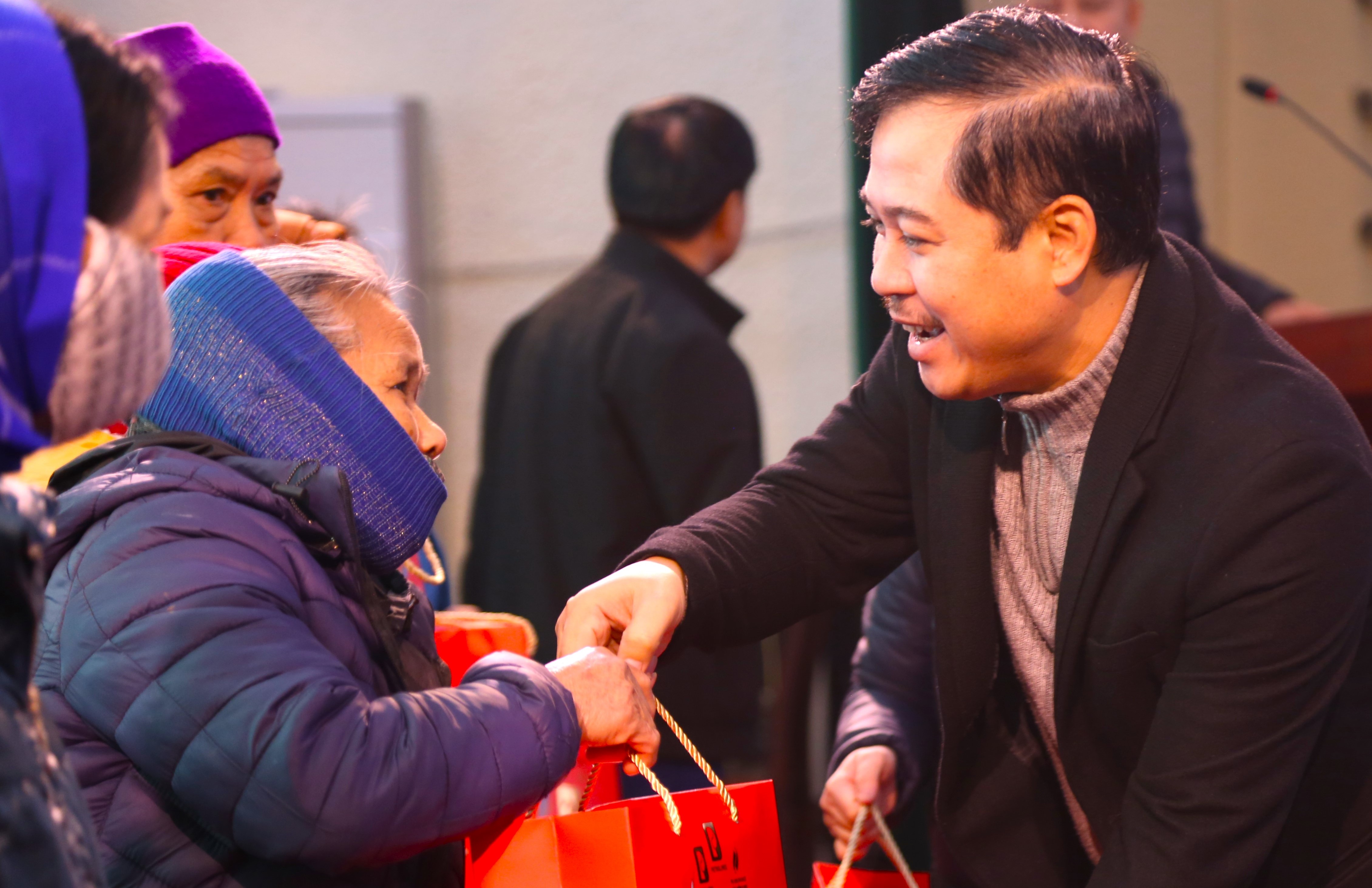 Bảo hiểm PJICO trao tặng quà Tết cho hộ nghèo nhân dịp Xuân Giáp Thìn 2024