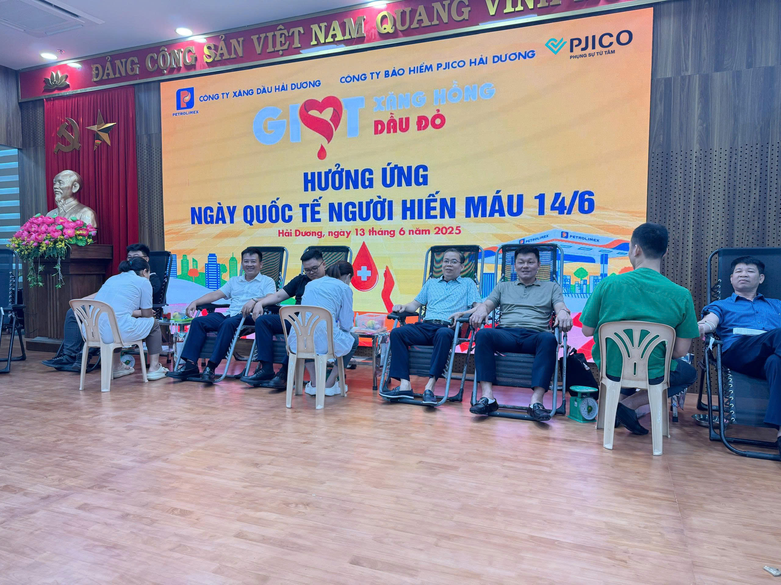 PJICO Hải Dương hiến tặng những giọt máu nghĩa tình trong chương trình “Giọt xăng hồng giọt máu đỏ”