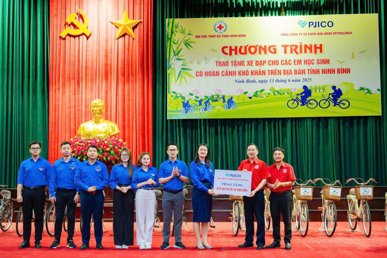Chương trình “Bảo hiểm PJICO – Gieo mầm tương lai”: Trao tặng 50 xe đạp cho học sinh khó khăn tại Ninh Bình