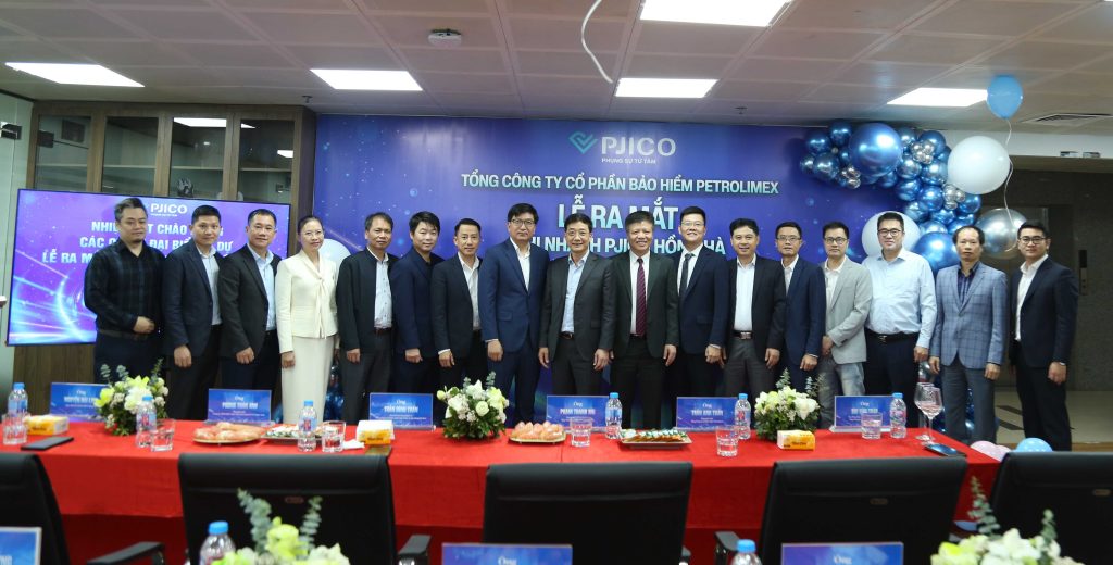 chụp ảnh cùng Lãnh đạo các đơn vị PJICO khu vực Hà Nội