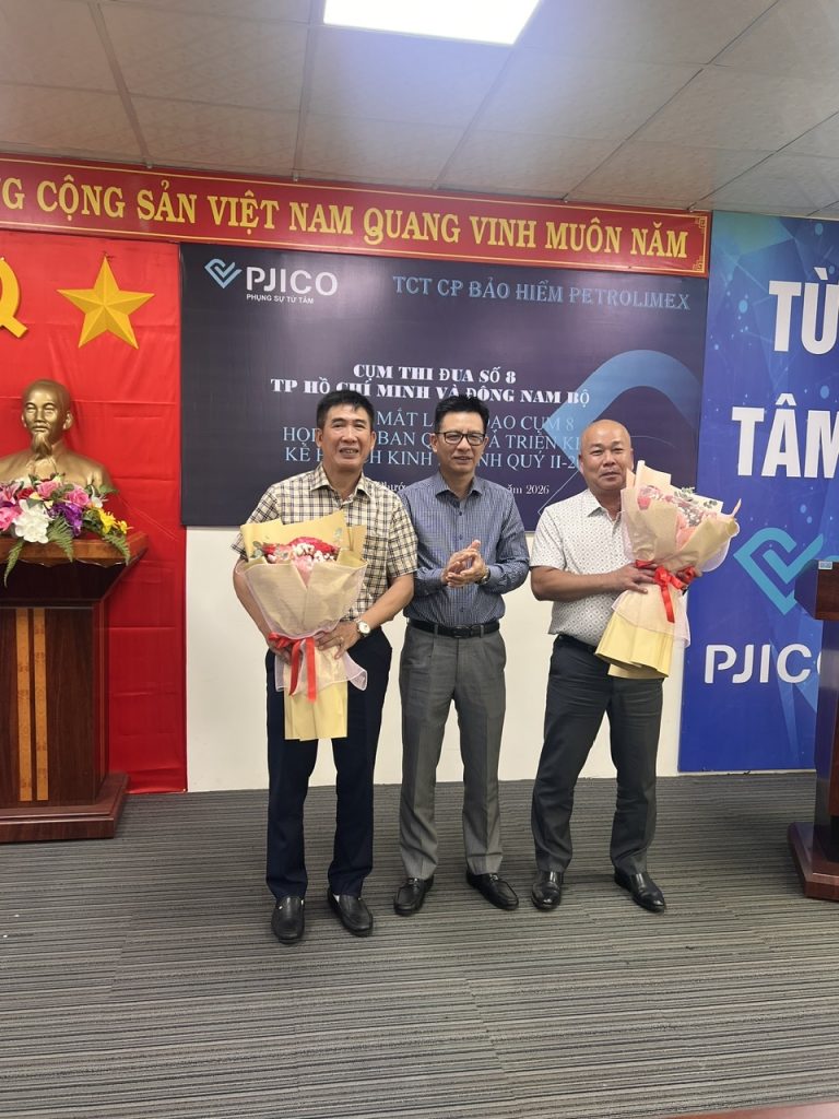 trao hoa cụm trưởng và cụm phó