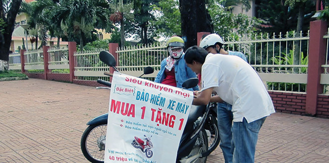Cần “bàn tay” đủ mạnh để nâng ý thức bảo hiểm xe